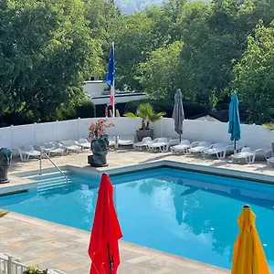 https://camping-la-paoute.fr-provencehotel.com