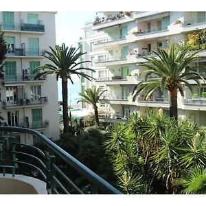 https://nice-beach-promenade-des-anglais.fr-provencehotel.com